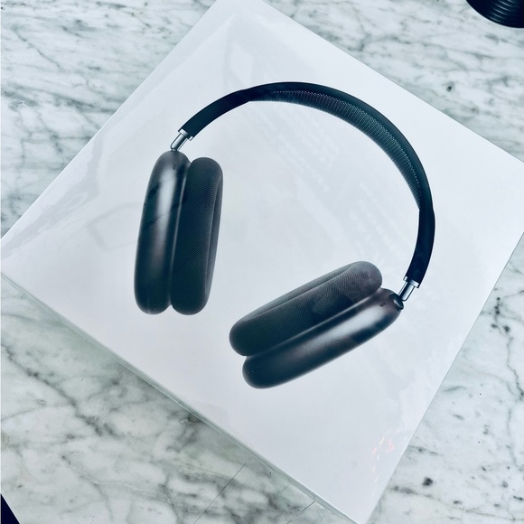 Apple AirPods Max with Smart Case in Space Gray - Picture 2 of 2